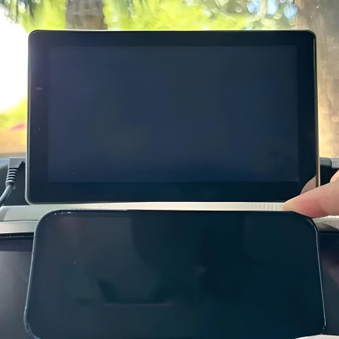 מוניטור מולטימדיה לרכב – התקנה קלה ומצלמה כלולה