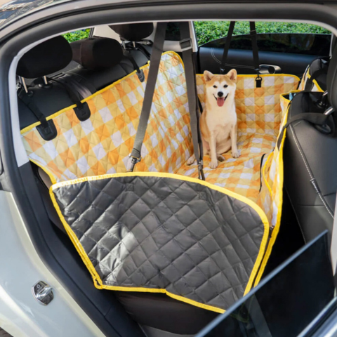 車の後部保護カバー — 犬を運ぶのに最適 