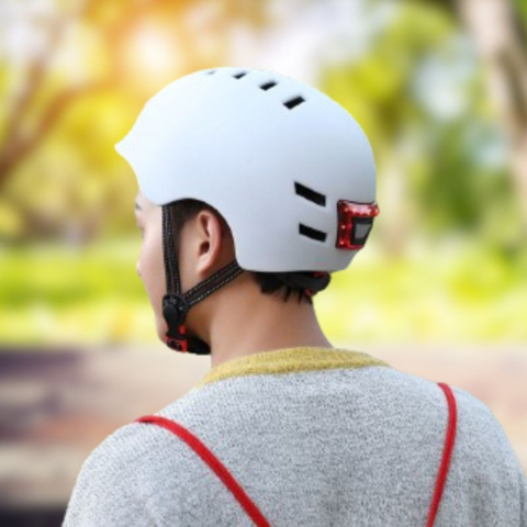 Stadtfahrradhelm – Mit vorderer und hinterer LED-Beleuchtung 